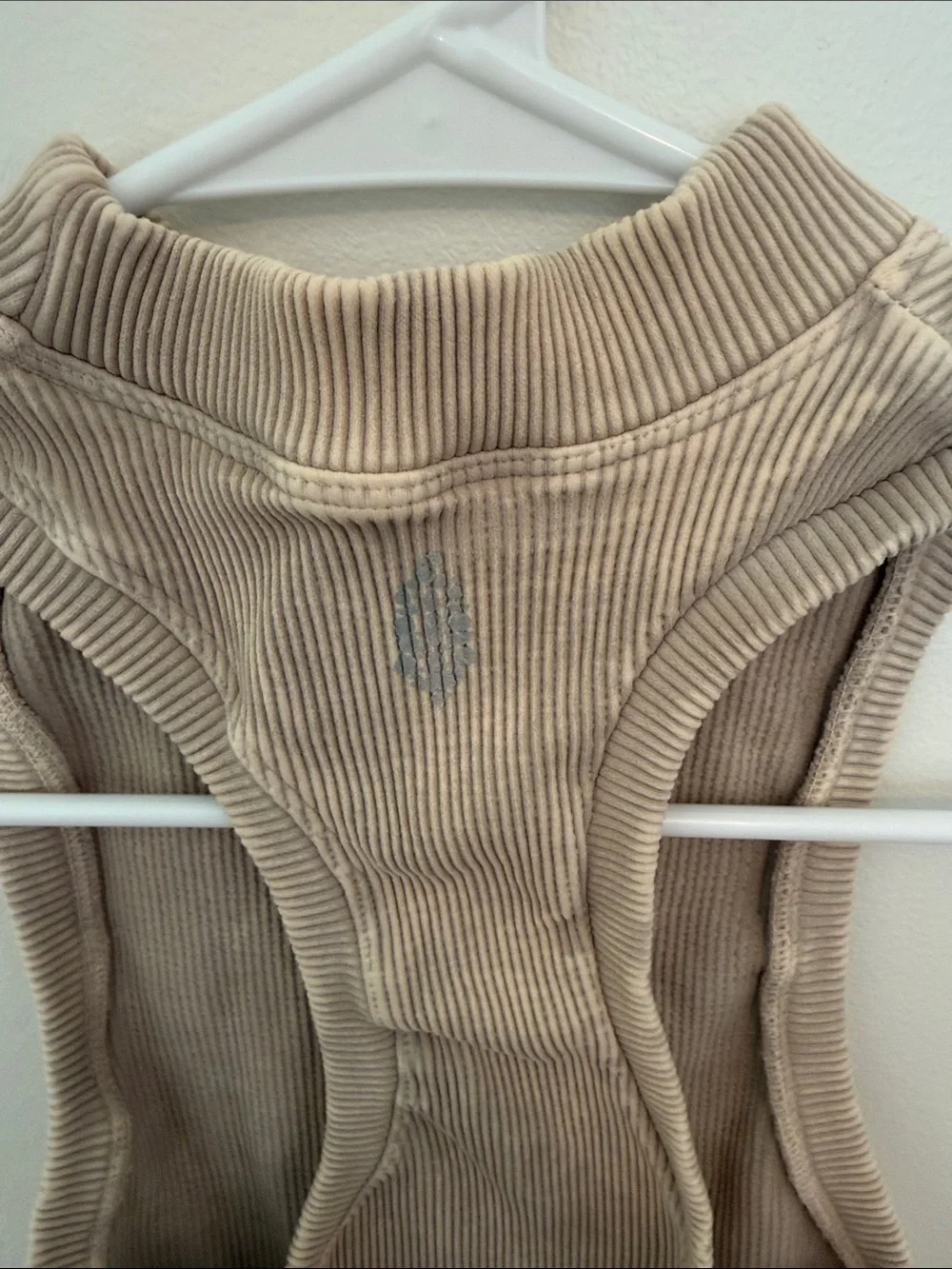 Women’s activewear Sleeveless Mock Neck Tank Top in Beige